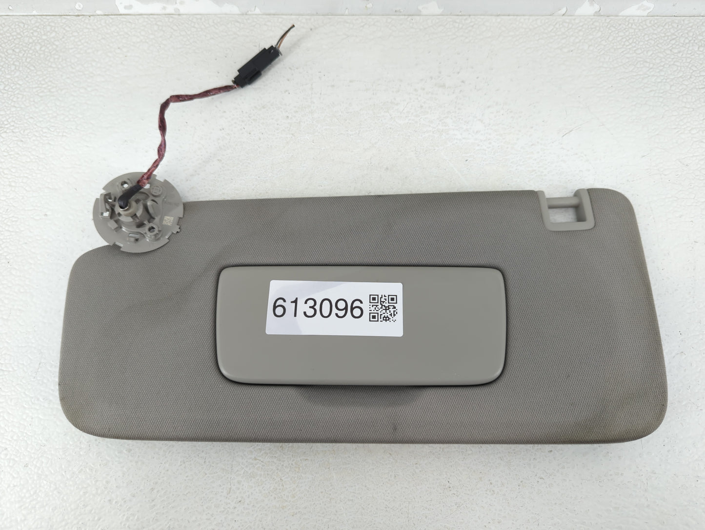 2018-2020 Buick Enclave Sun Visor Shade Replacement Driver Left Mirror Fits Fits 2018 2019 2020 OEM Used Auto Parts - Oemuse