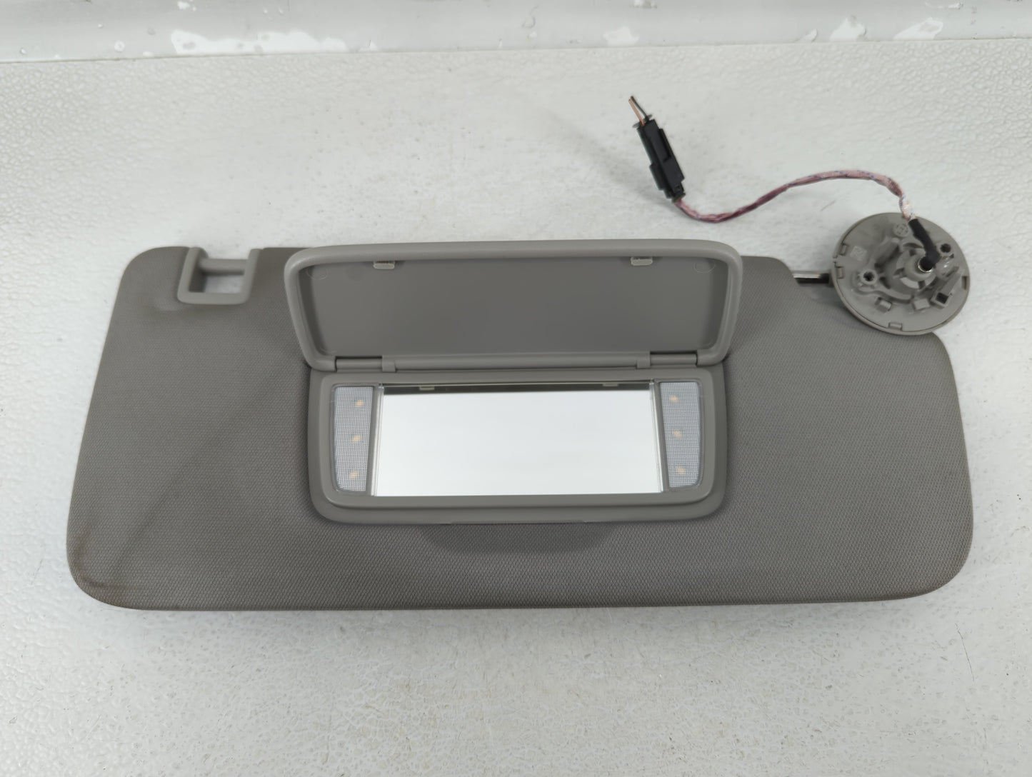 2018-2020 Buick Enclave Sun Visor Shade Replacement Passenger Right Mirror Fits Fits 2018 2019 2020 OEM Used Auto Parts - Oe
