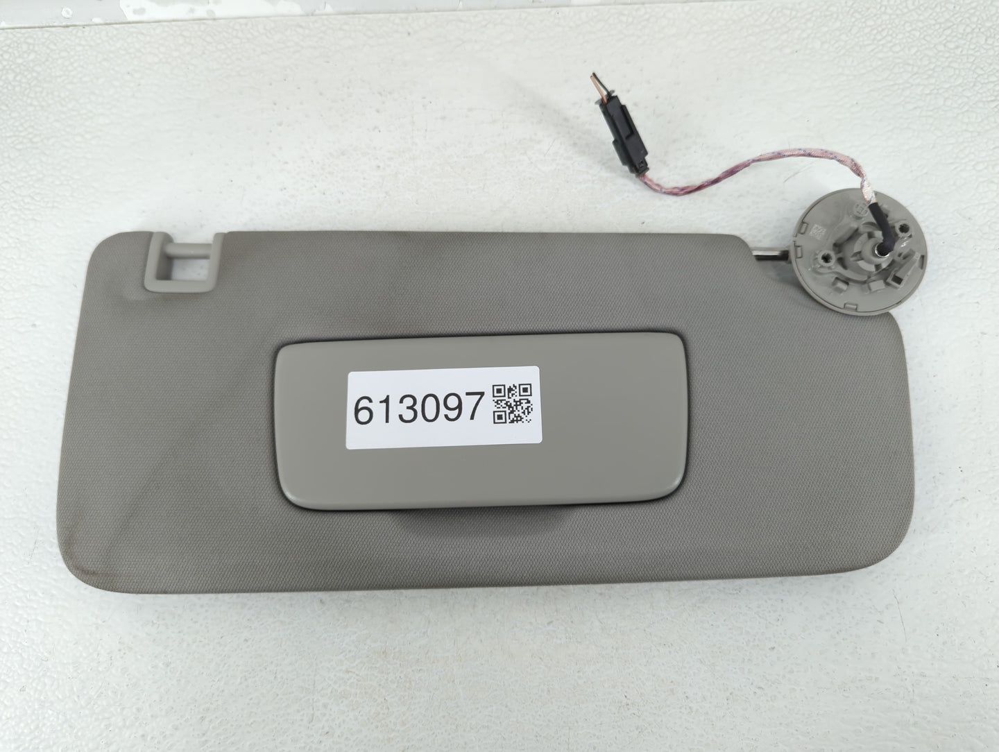 2018-2020 Buick Enclave Sun Visor Shade Replacement Passenger Right Mirror Fits Fits 2018 2019 2020 OEM Used Auto Parts - Oe