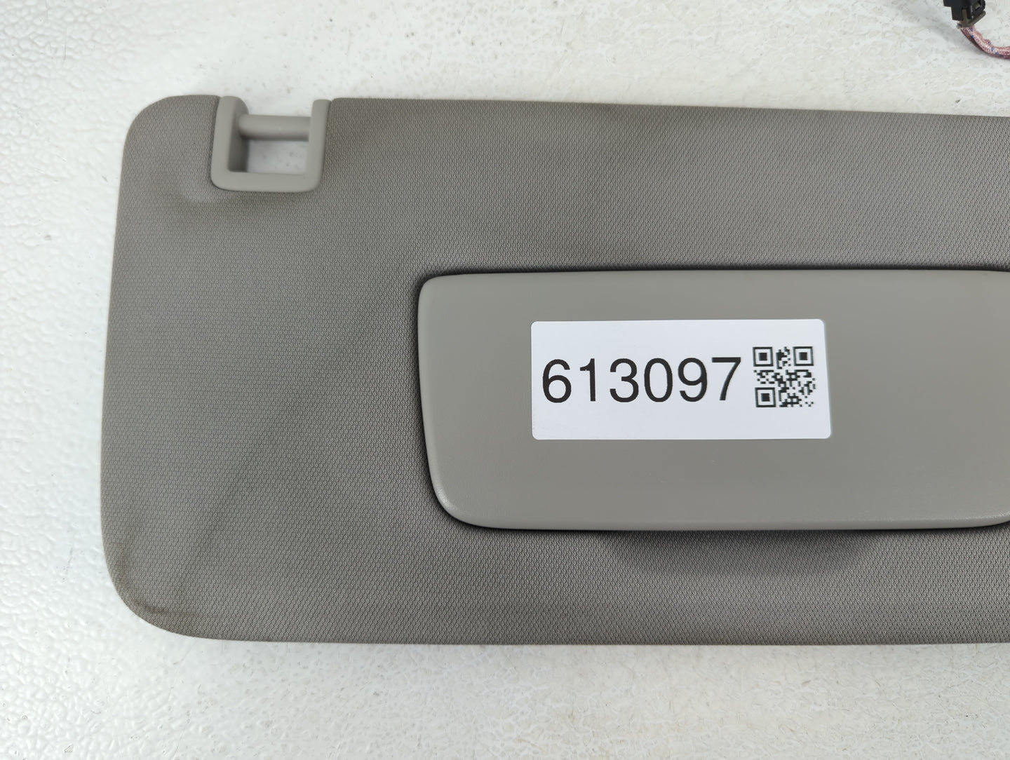 2018-2020 Buick Enclave Sun Visor Shade Replacement Passenger Right Mirror Fits Fits 2018 2019 2020 OEM Used Auto Parts - Oe