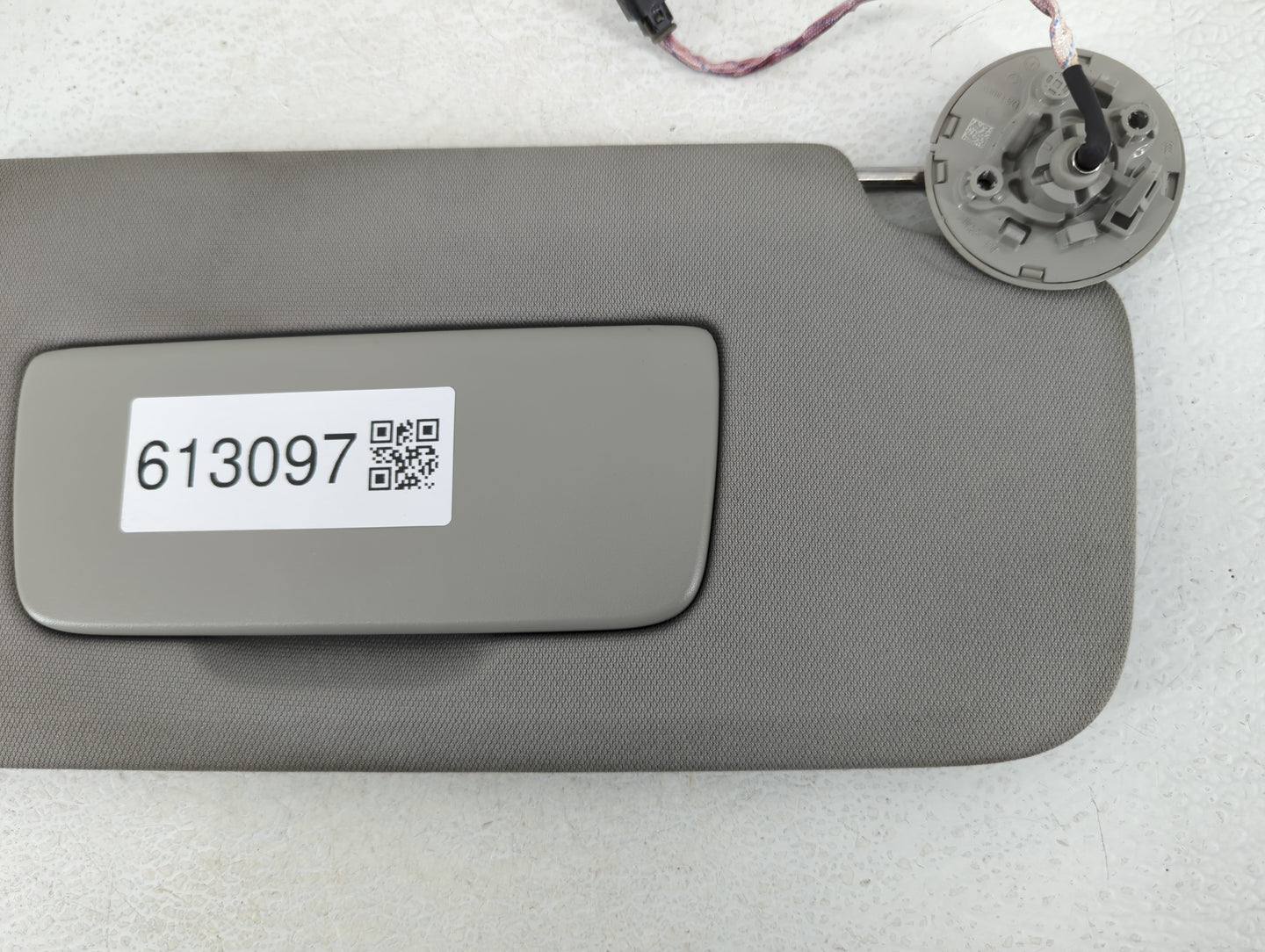 2018-2020 Buick Enclave Sun Visor Shade Replacement Passenger Right Mirror Fits Fits 2018 2019 2020 OEM Used Auto Parts - Oe