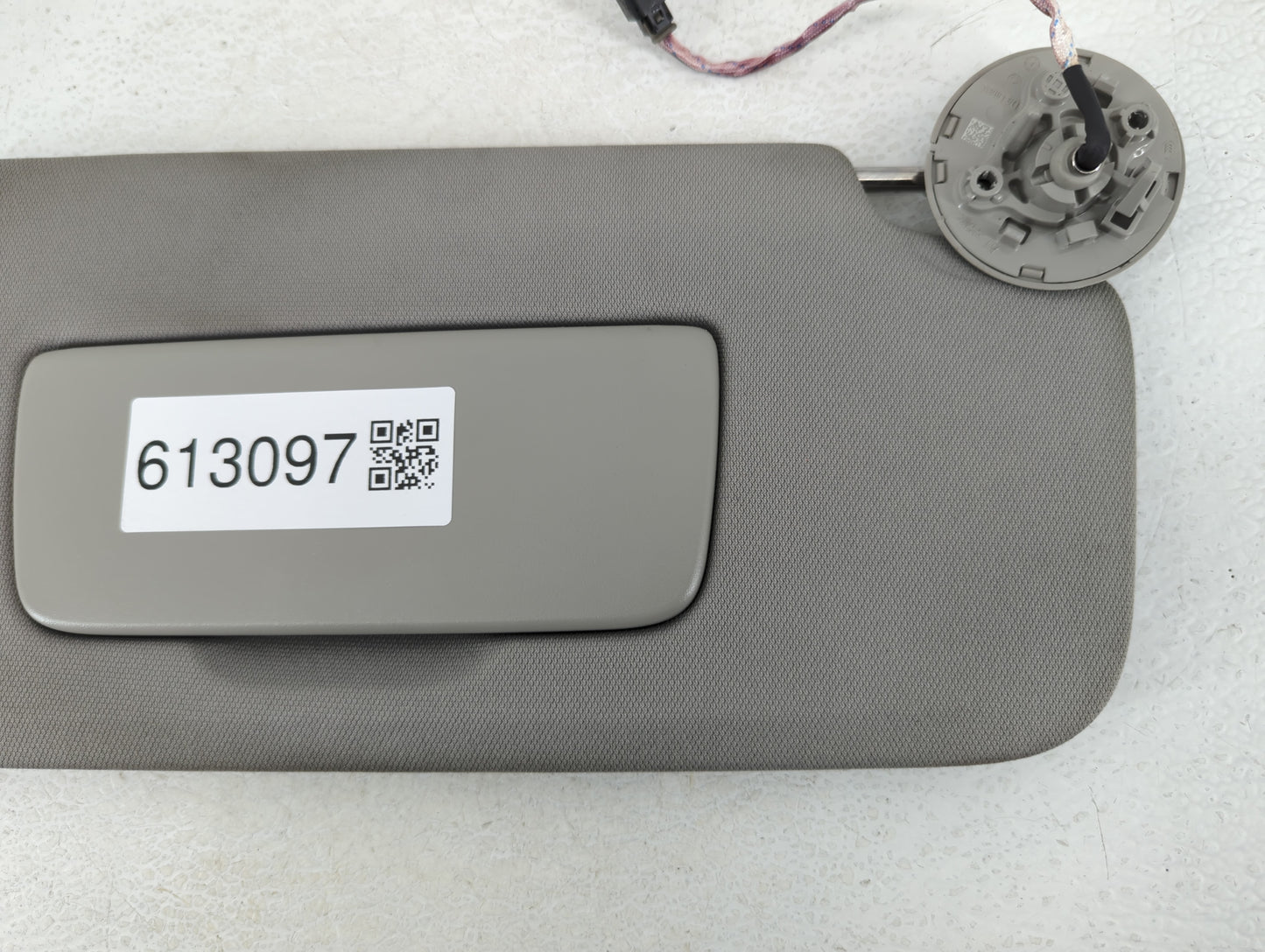 2018-2020 Buick Enclave Sun Visor Shade Replacement Passenger Right Mirror Fits Fits 2018 2019 2020 OEM Used Auto Parts - Oe