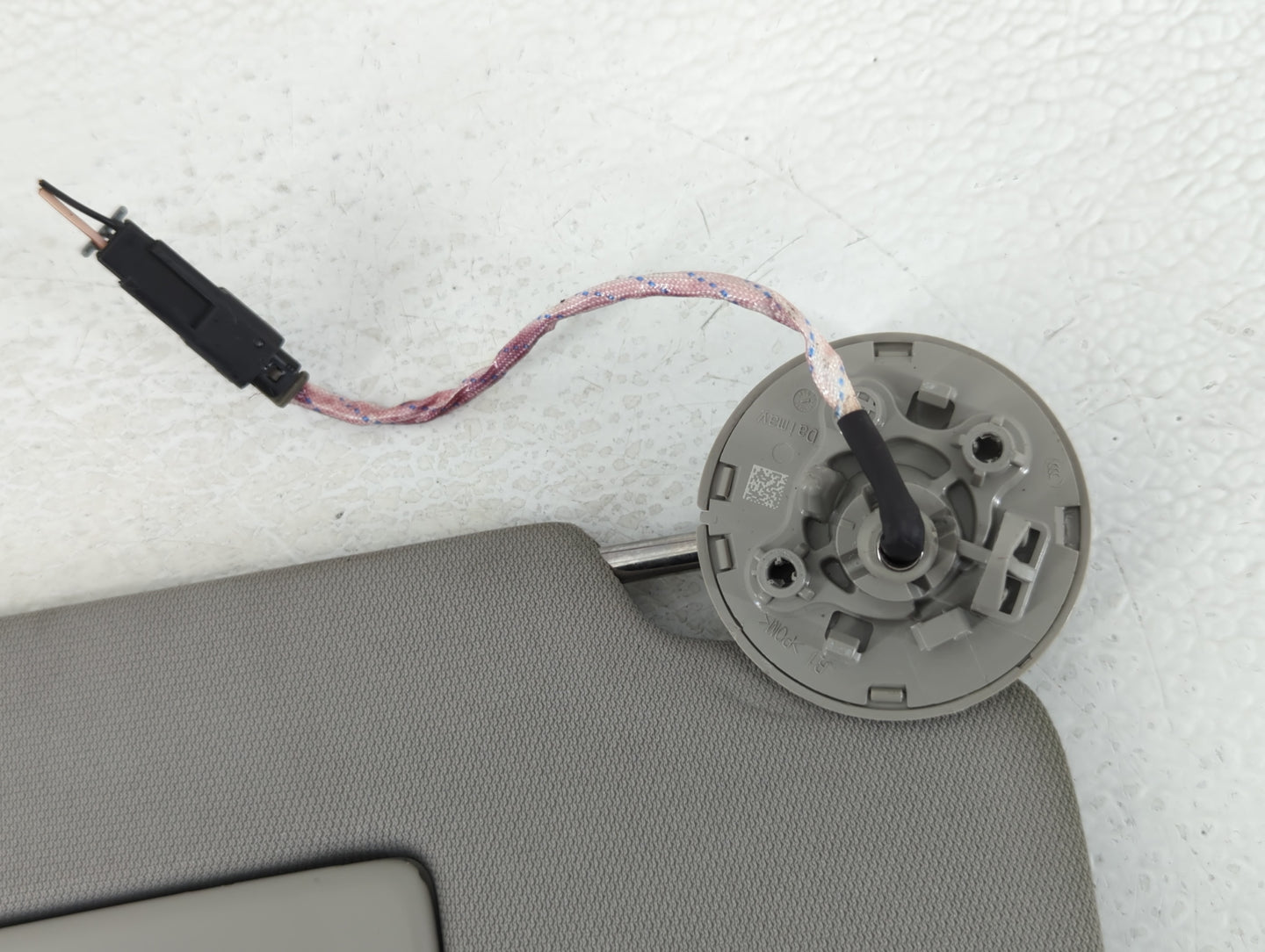 2018-2020 Buick Enclave Sun Visor Shade Replacement Passenger Right Mirror Fits Fits 2018 2019 2020 OEM Used Auto Parts - Oe