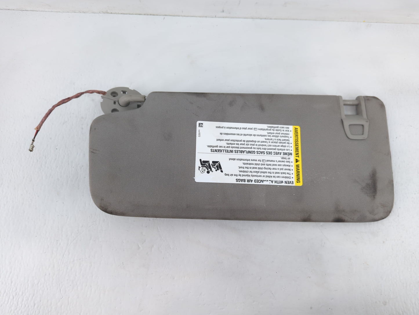 2018-2020 Buick Enclave Sun Visor Shade Replacement Passenger Right Mirror Fits Fits 2018 2019 2020 OEM Used Auto Parts - Oe