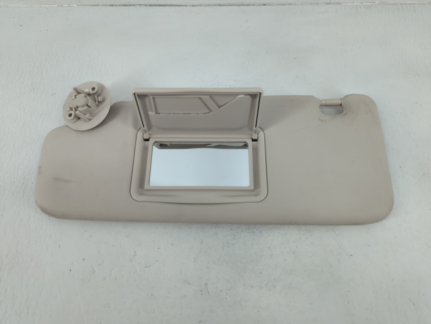 2018-2020 Buick Enclave Sun Visor Shade Replacement Passenger Right Mirror Fits Fits 2018 2019 2020 OEM Used Auto Parts - Oe