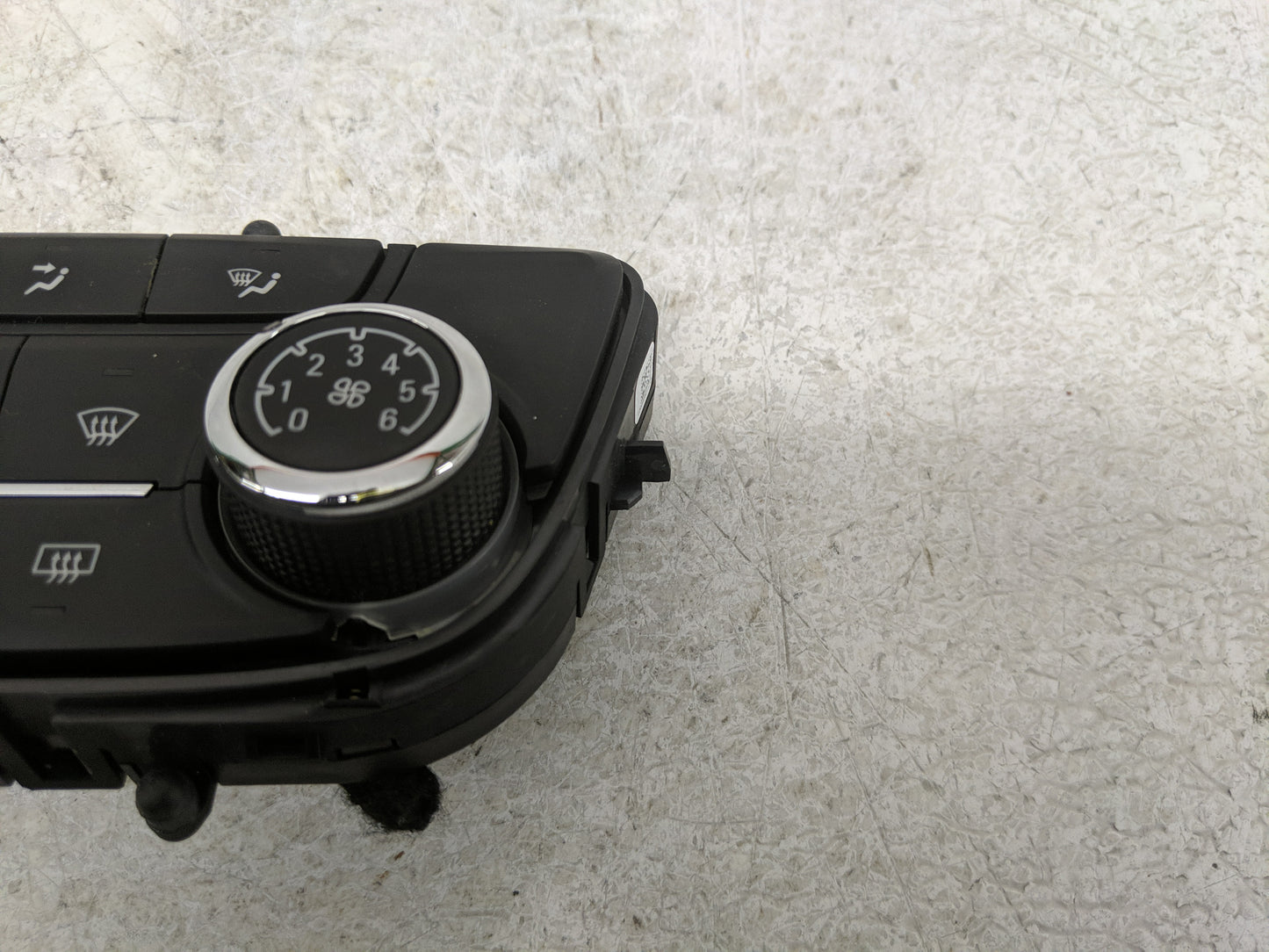 2021 Buick Encore Climate Control Module Temperature AC/Heater Replacement P/N:39081561 Fits OEM Used Auto Parts - Oemusedau