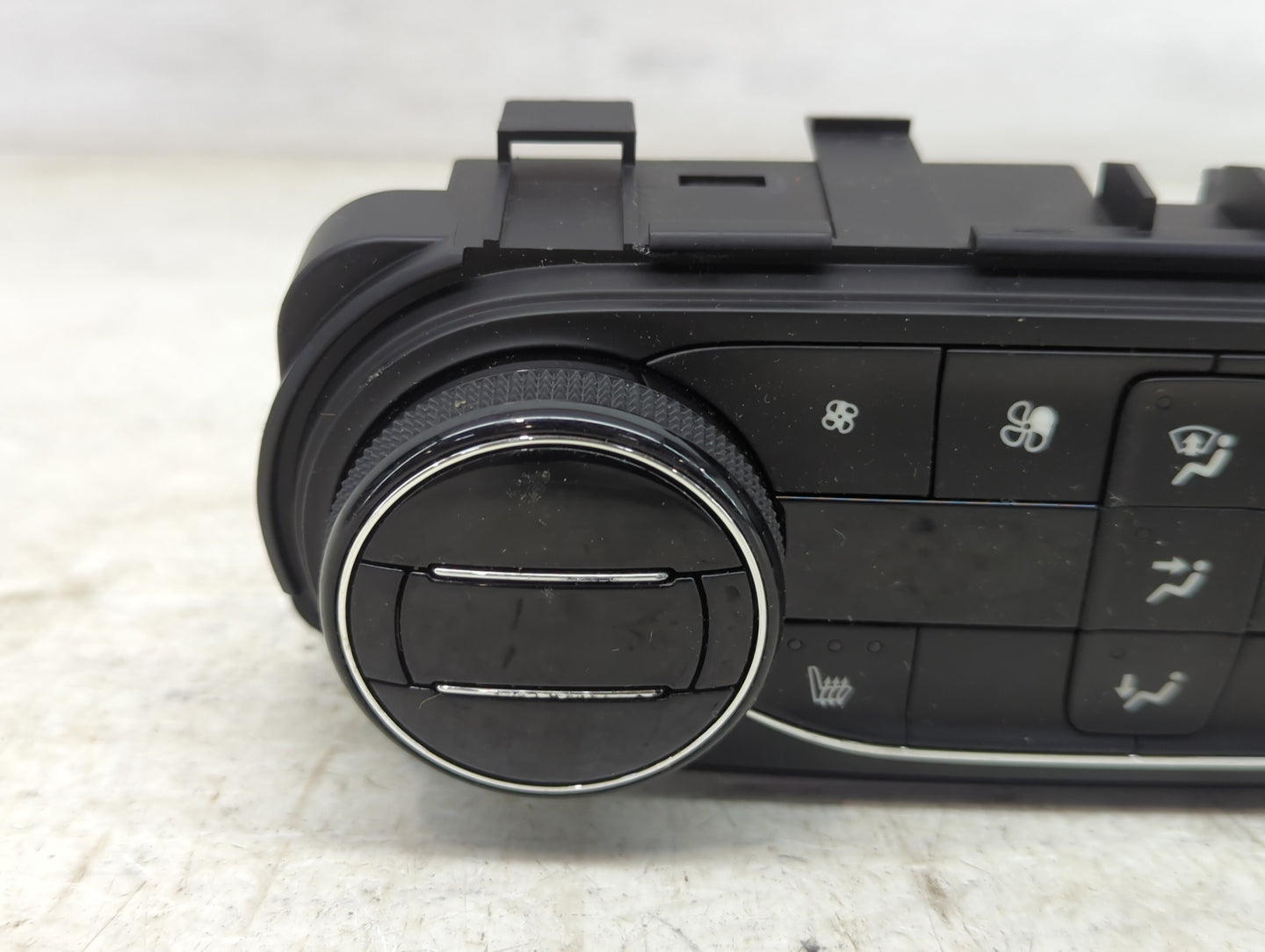 2021 Buick Encore Climate Control Module Temperature AC/Heater Replacement P/N:42755144 Fits OEM Used Auto Parts - Oemusedau