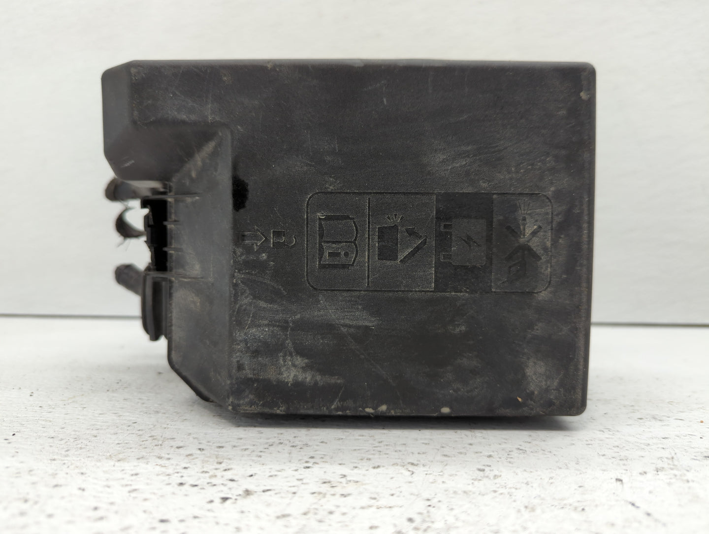 2020-2021 Buick Encore Fusebox Fuse Box Panel Relay Module P/N:42733199 Fits Fits 2020 2021 2022 OEM Used Auto Parts - Oemus