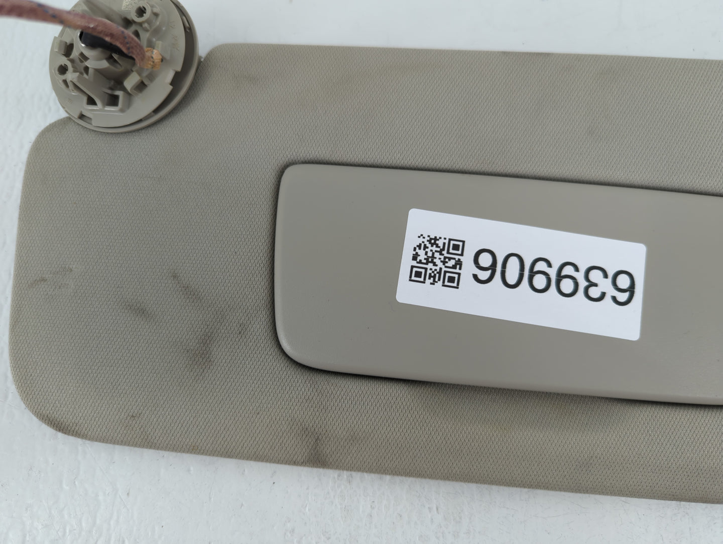 2020-2021 Buick Encore Gx Sun Visor Shade Replacement Driver Left Mirror Fits Fits 2020 2021 OEM Used Auto Parts - Oemusedau