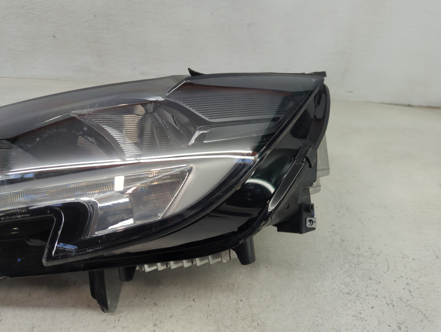 2021-2022 Buick Envision Driver Left Oem Head Light Headlight Lamp - Oemusedautoparts1.com
