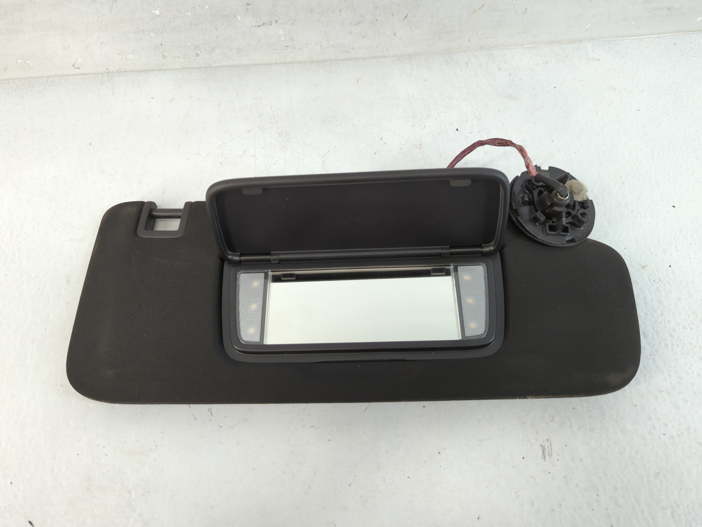 2020 Cadillac Ct4 Sun Visor Shade Replacement Passenger Right Mirror Fits OEM Used Auto Parts - Oemusedautoparts1.com