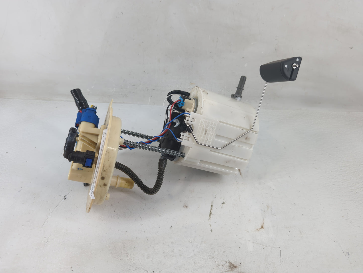 2020-2020 Cadillac Ct5 Electrical Gas Fuel Pump Assembly - Oemusedautoparts1.com