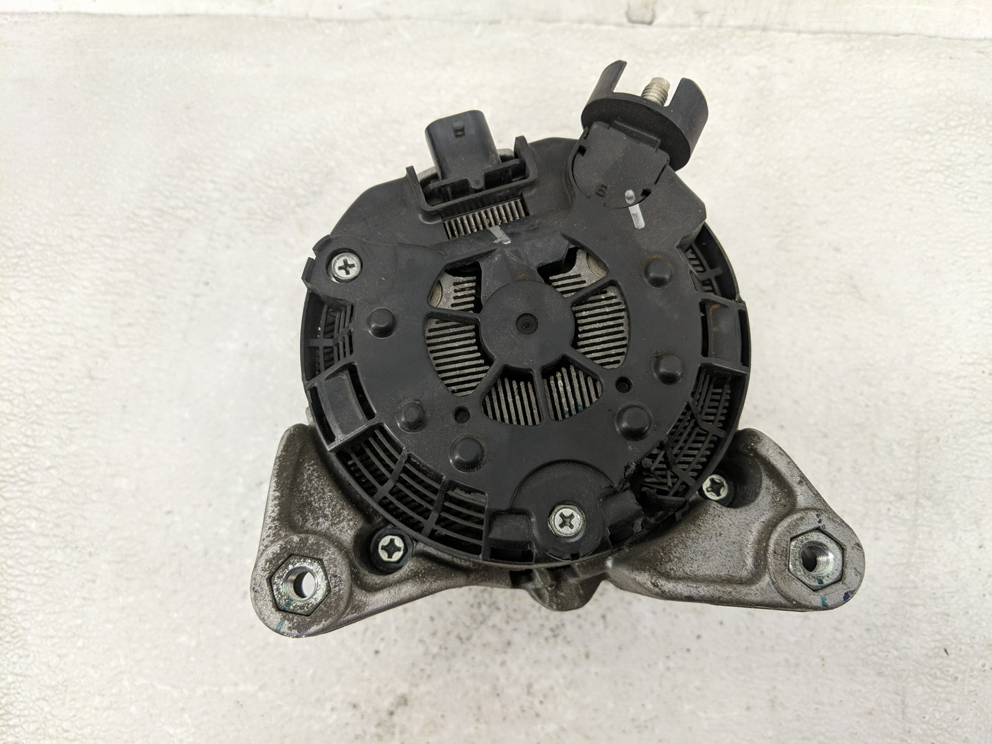 2020 Cadillac Xt5 Alternator Replacement Generator Charging Assembly Engine OEM P/N:13539730 Fits Fits 2021 2022 OEM Used Au