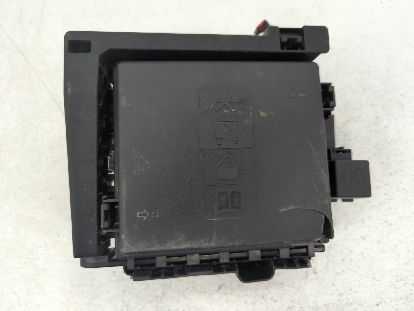 2021 Cadillac Xt5 Fusebox Fuse Box Panel Relay Module P/N:7154-0936-30 Fits OEM Used Auto Parts - Oemusedautoparts1.com