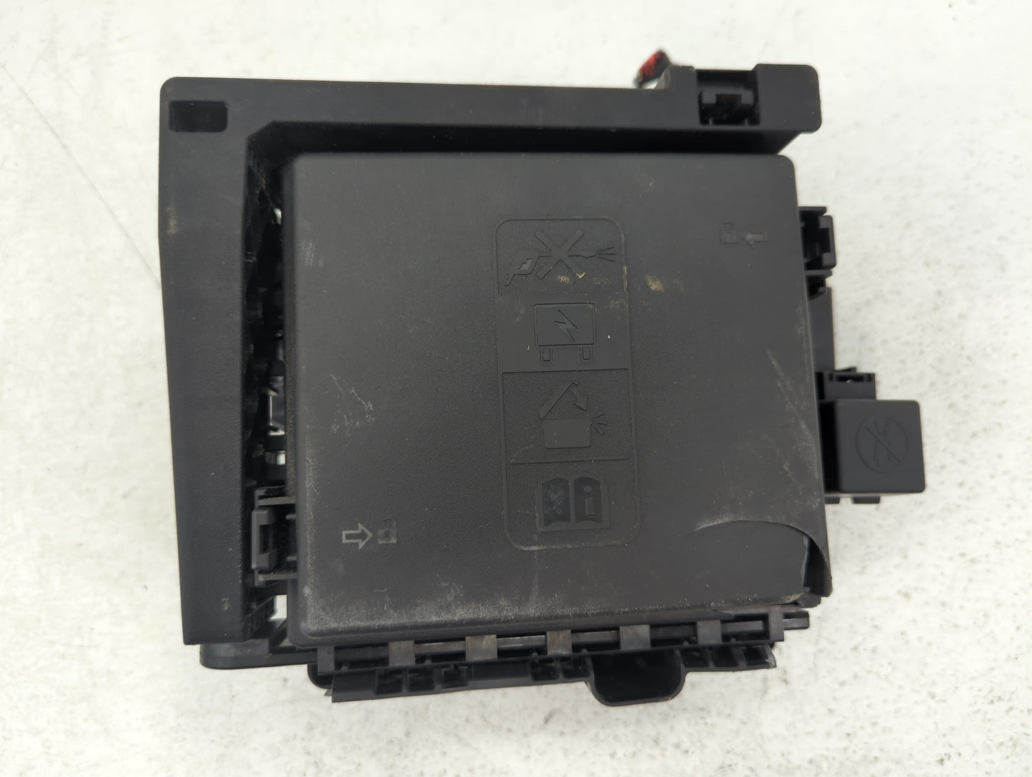 2021 Cadillac Xt5 Fusebox Fuse Box Panel Relay Module P/N:7154-0936-30 Fits OEM Used Auto Parts - Oemusedautoparts1.com