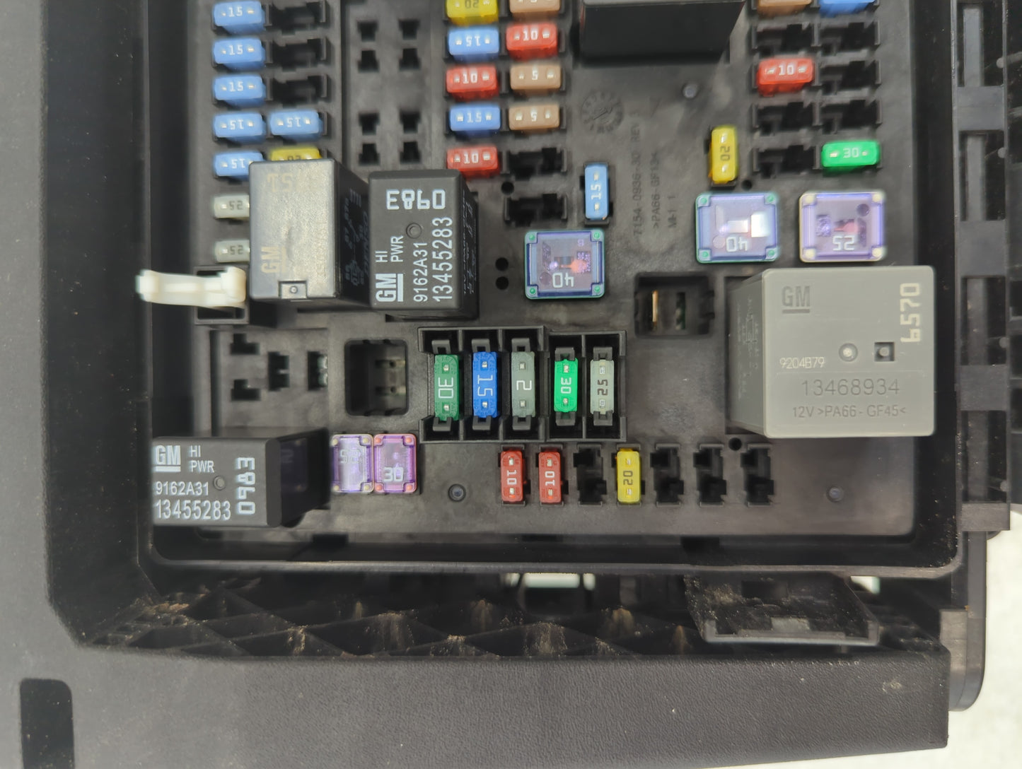 2021 Cadillac Xt5 Fusebox Fuse Box Panel Relay Module P/N:7154-0936-30 Fits OEM Used Auto Parts - Oemusedautoparts1.com