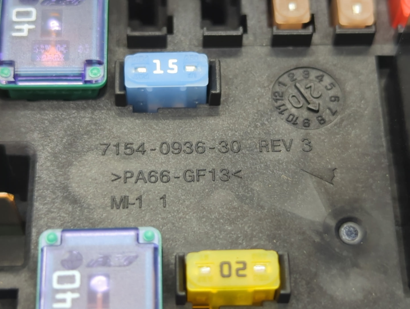 2021 Cadillac Xt5 Fusebox Fuse Box Panel Relay Module P/N:7154-0936-30 Fits OEM Used Auto Parts - Oemusedautoparts1.com