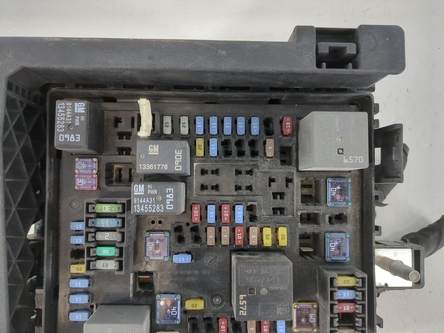 2020-2021 Chevrolet Blazer Fusebox Fuse Box Panel Relay Module P/N:7171-4521-30 Fits Fits 2020 2021 OEM Used Auto Parts - Oe