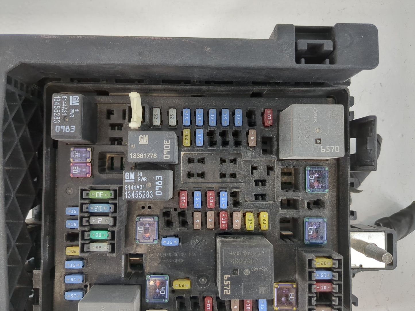 2020-2021 Chevrolet Blazer Fusebox Fuse Box Panel Relay Module P/N:7171-4521-30 Fits Fits 2020 2021 OEM Used Auto Parts - Oe