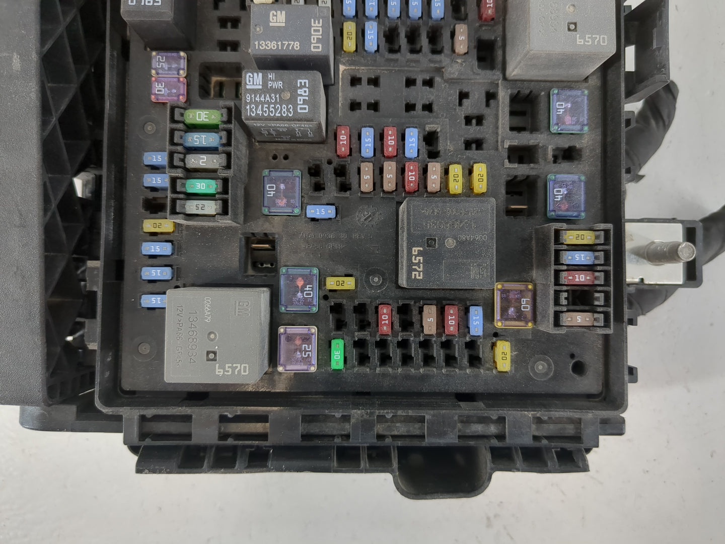2020-2021 Chevrolet Blazer Fusebox Fuse Box Panel Relay Module P/N:7171-4521-30 Fits Fits 2020 2021 OEM Used Auto Parts - Oe