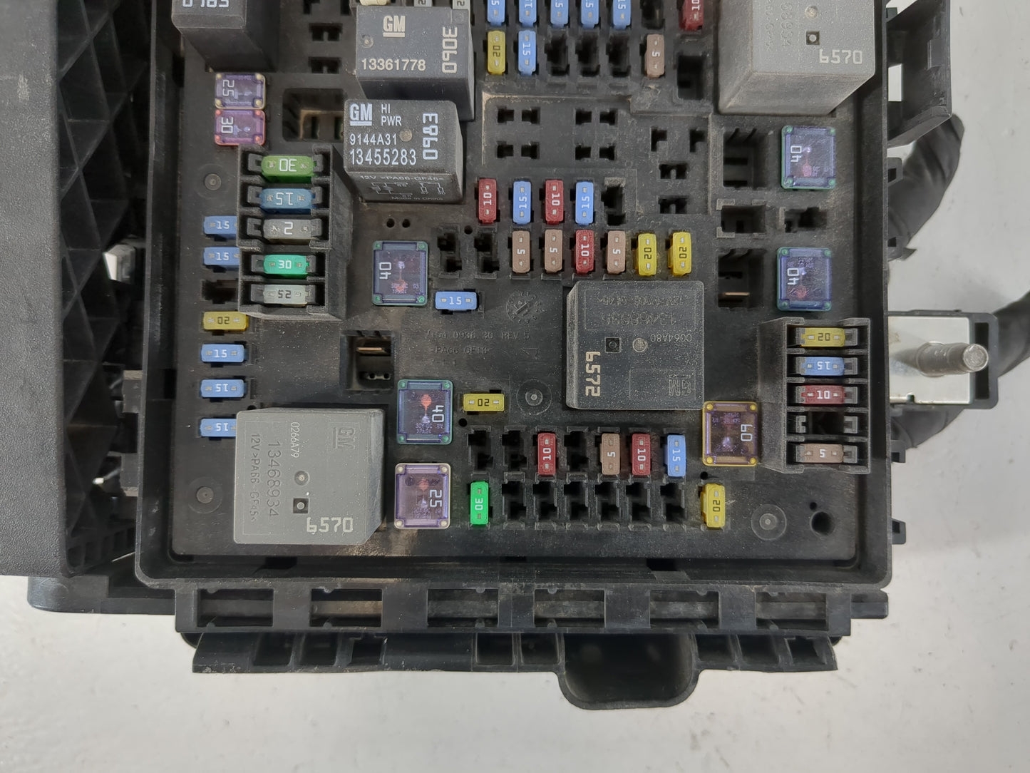 2020-2021 Chevrolet Blazer Fusebox Fuse Box Panel Relay Module P/N:7171-4521-30 Fits Fits 2020 2021 OEM Used Auto Parts - Oe
