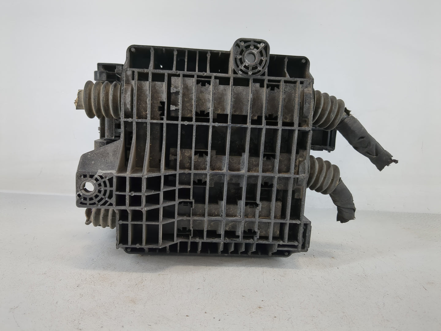 2020-2021 Chevrolet Blazer Fusebox Fuse Box Panel Relay Module P/N:7171-4521-30 Fits Fits 2020 2021 OEM Used Auto Parts - Oe