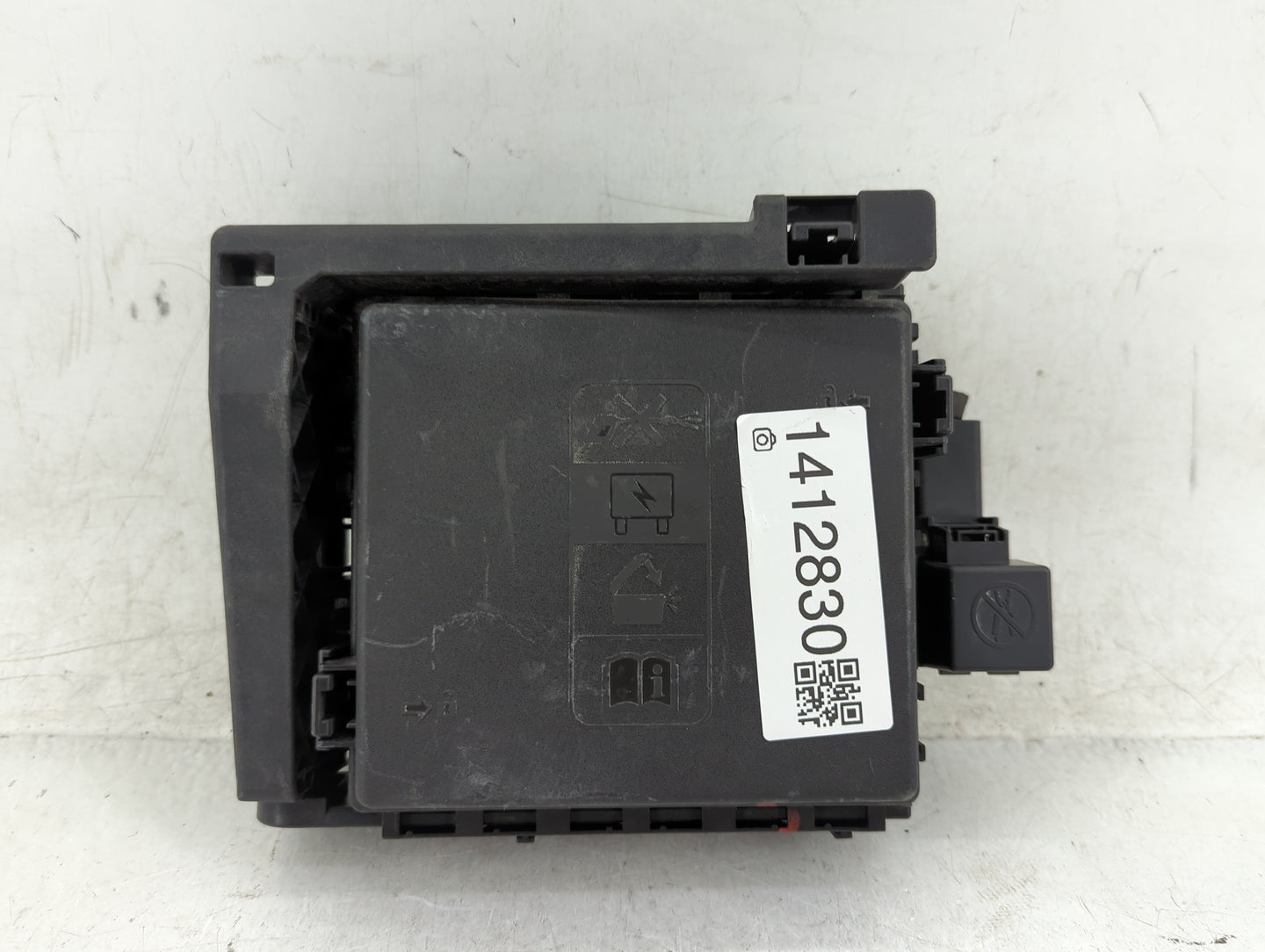 2020-2021 Chevrolet Blazer Fusebox Fuse Box Panel Relay Module P/N:812914718 84949765 Fits Fits 2020 2021 OEM Used Auto Part