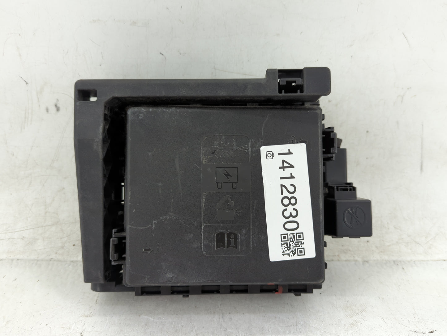 2020-2021 Chevrolet Blazer Fusebox Fuse Box Panel Relay Module P/N:812914718 84949765 Fits Fits 2020 2021 OEM Used Auto Part