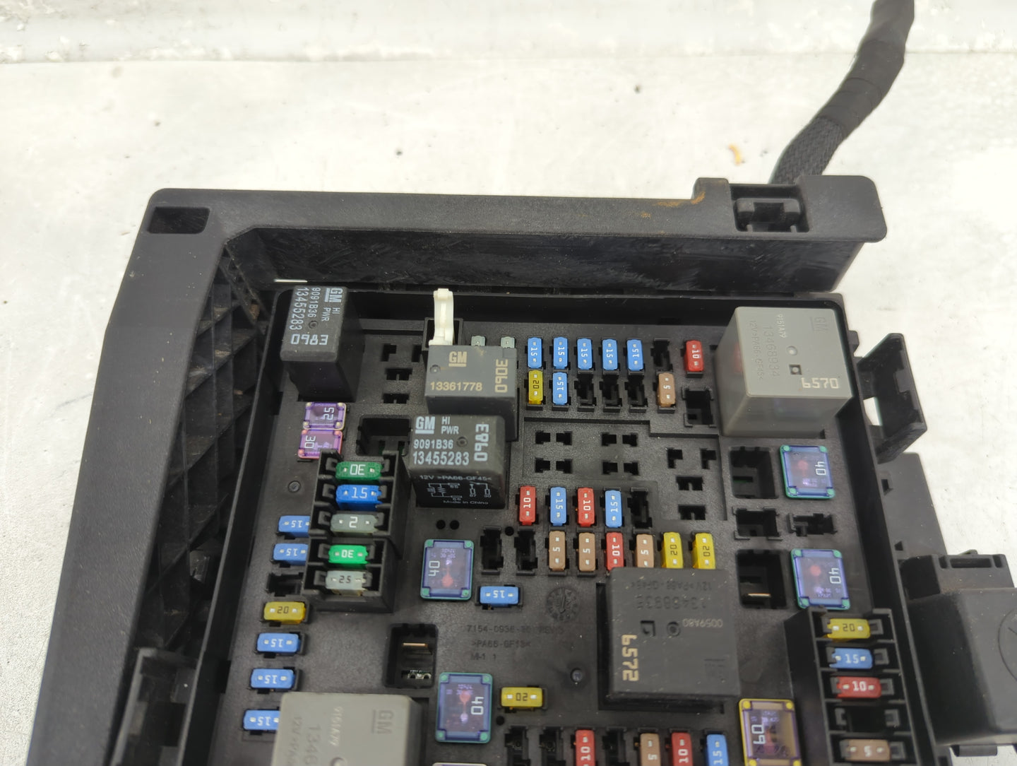2020-2021 Chevrolet Blazer Fusebox Fuse Box Panel Relay Module P/N:84949765 13455283, 13361778, 13468934 Fits Fits 2020 2021