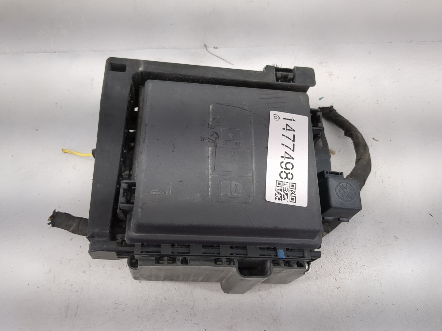 2020-2021 Chevrolet Blazer Fusebox Fuse Box Panel Relay Module P/N:13455283 13361778, 13468934, 13468935 Fits Fits 2020 2021