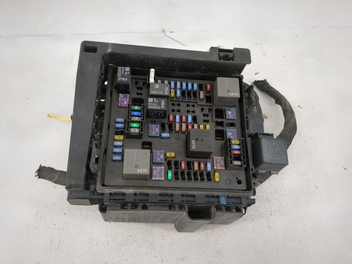2020-2021 Chevrolet Blazer Fusebox Fuse Box Panel Relay Module P/N:13455283 13361778, 13468934, 13468935 Fits Fits 2020 2021