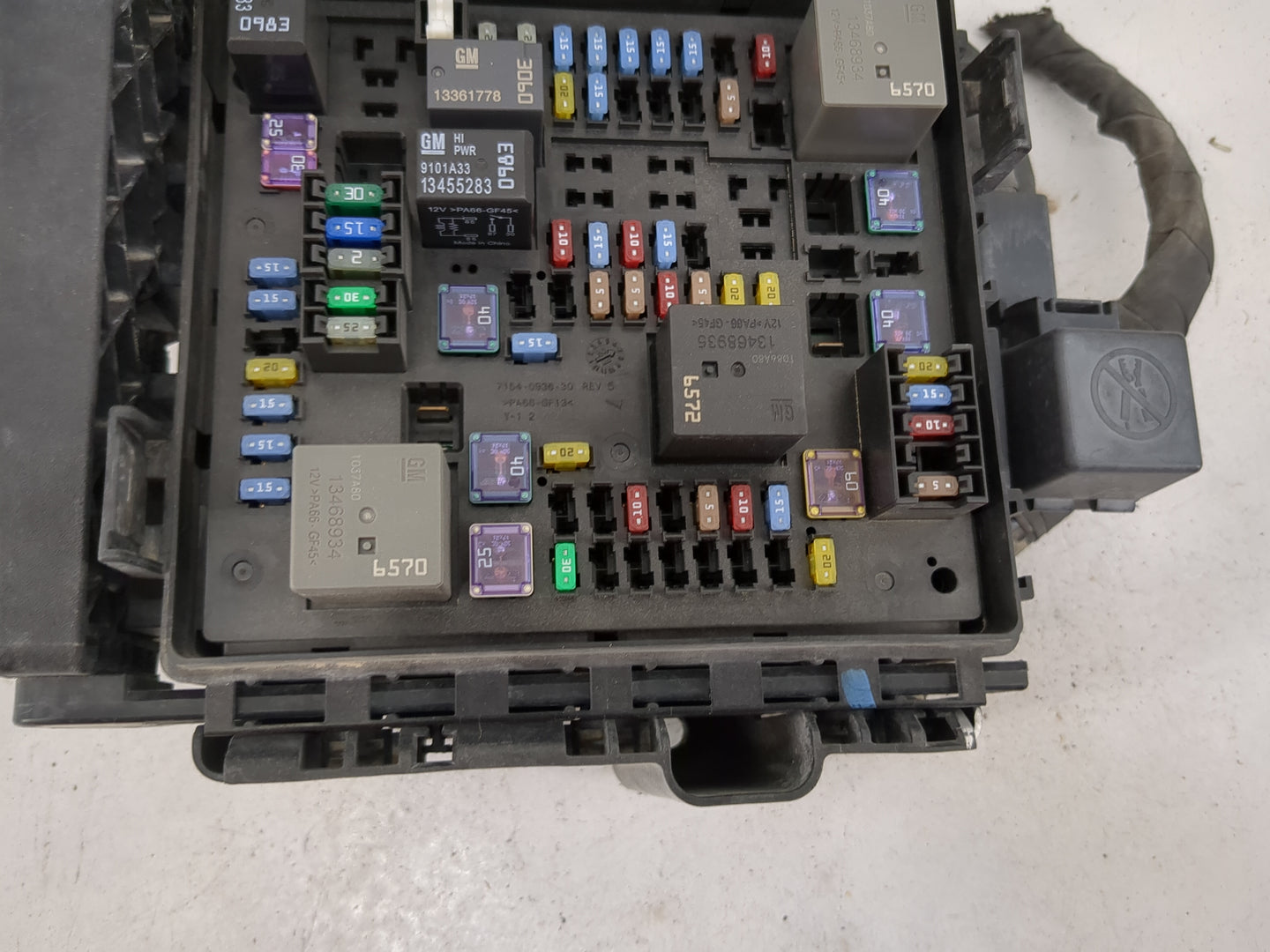 2020-2021 Chevrolet Blazer Fusebox Fuse Box Panel Relay Module P/N:13455283 13361778, 13468934, 13468935 Fits Fits 2020 2021