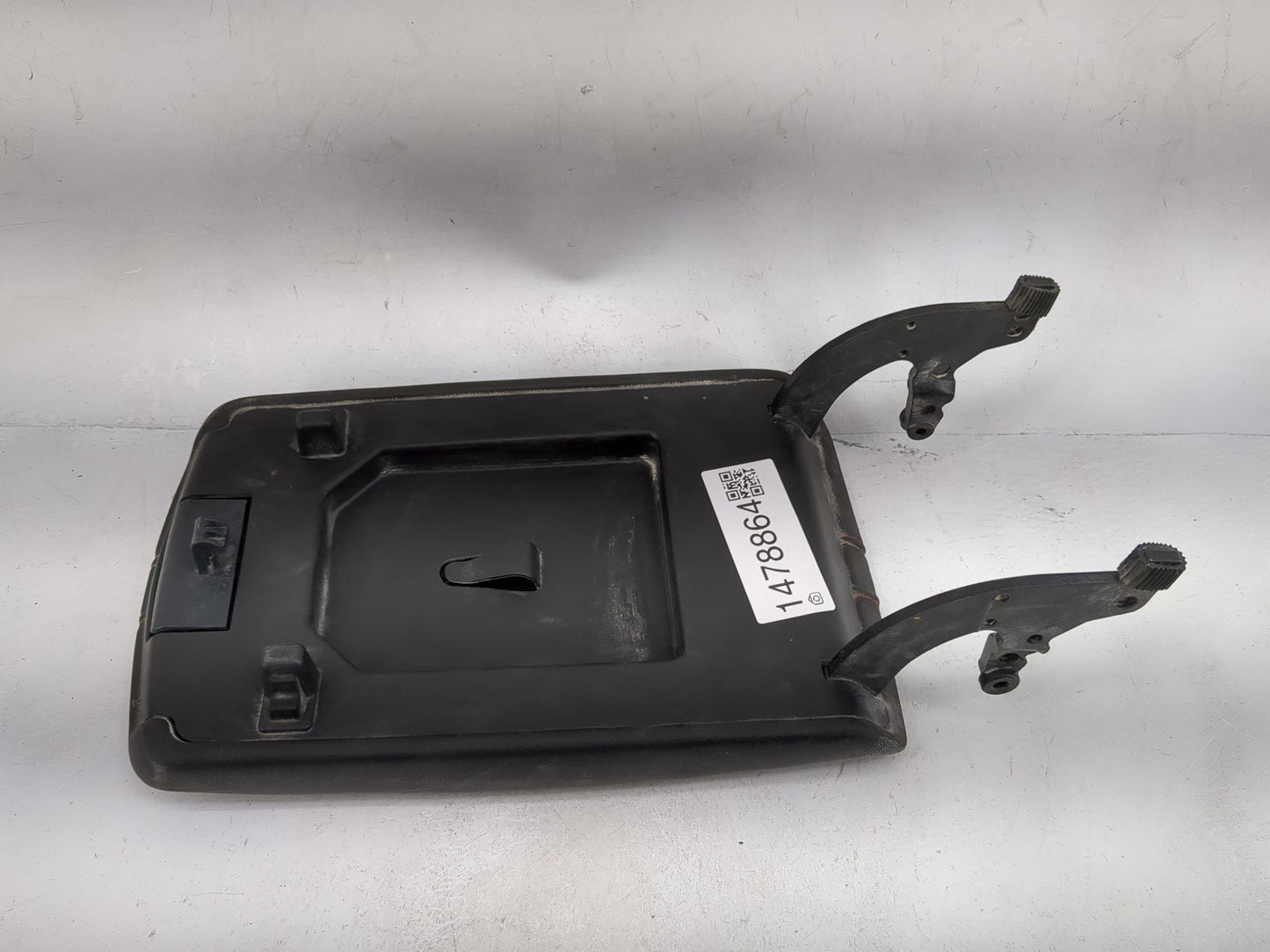 2021 Chevrolet Blazer Center Console Armrest Cover Lid Fits OEM Used Auto Parts - Oemusedautoparts1.com