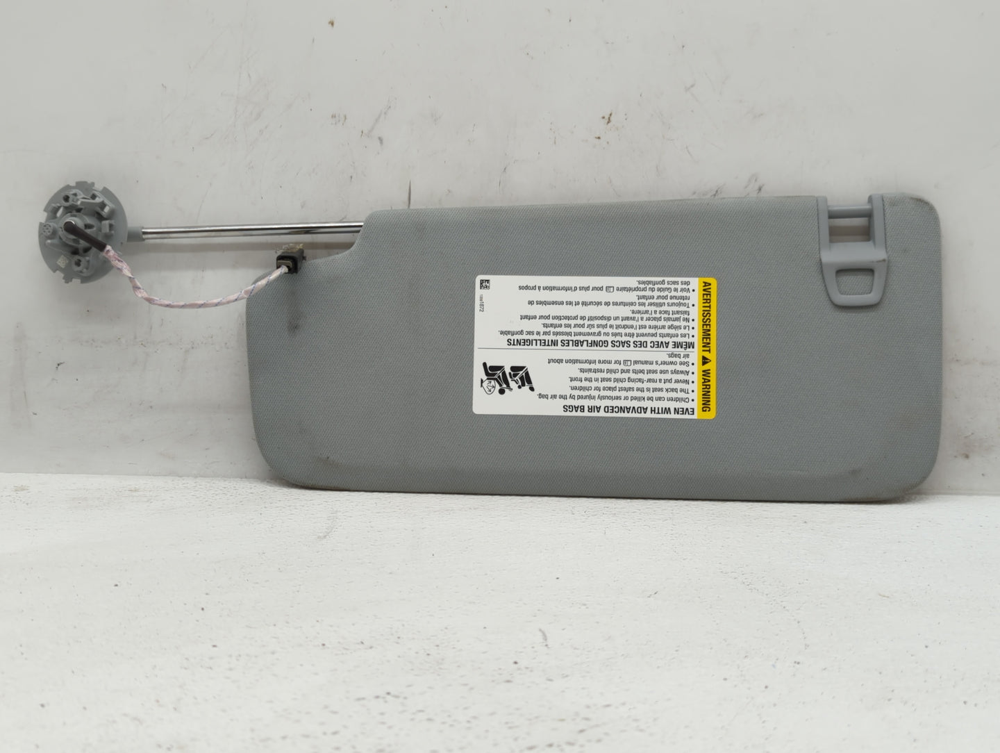 2019-2022 Chevrolet Blazer Sun Visor Shade Replacement Driver Left Mirror Fits Fits 2019 2020 2021 2022 OEM Used Auto Parts 