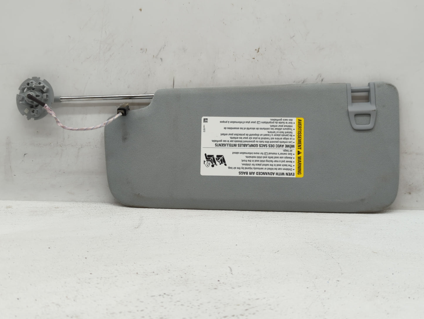 2019-2022 Chevrolet Blazer Sun Visor Shade Replacement Driver Left Mirror Fits Fits 2019 2020 2021 2022 OEM Used Auto Parts 