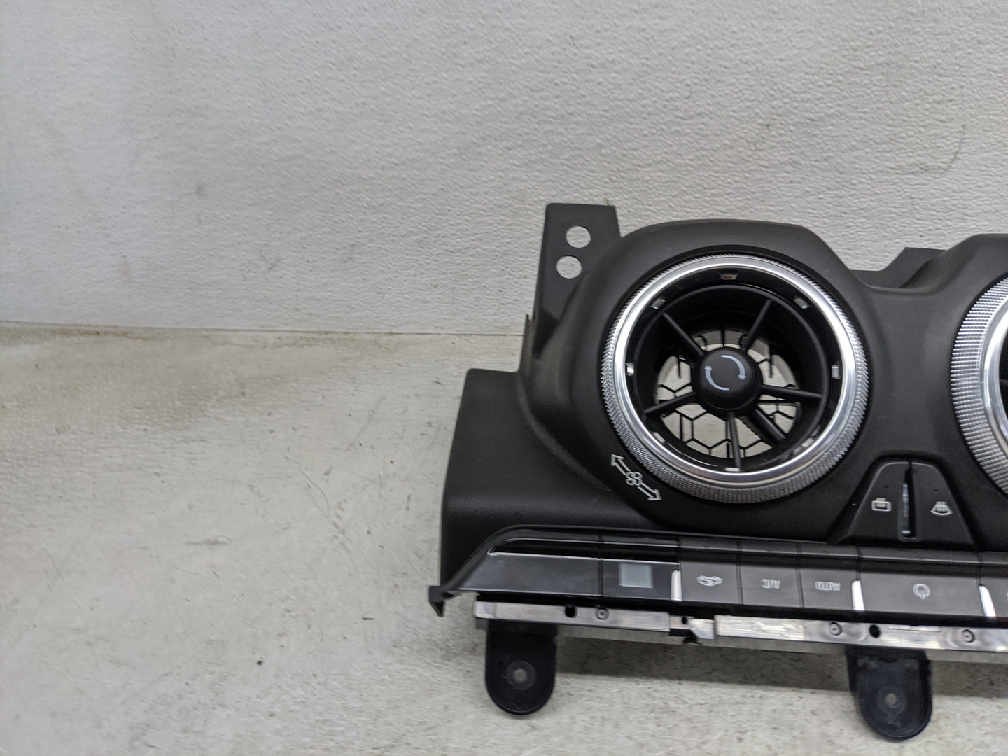 2018-2021 Chevrolet Camaro Climate Control Module Temperature AC/Heater Replacement P/N:84441500 MSIP-REM-N25-QFGM617A Fits 