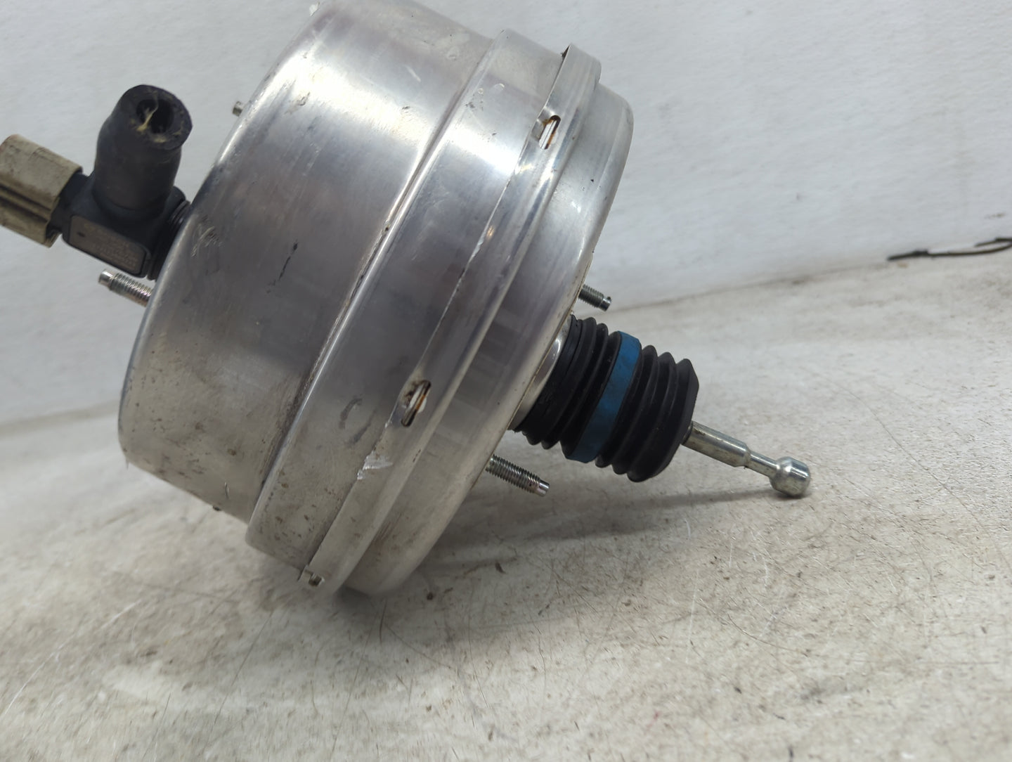 2016-2021 Chevrolet Camaro Power Brake Booster Oem 1490303 - Oemusedautoparts1.com