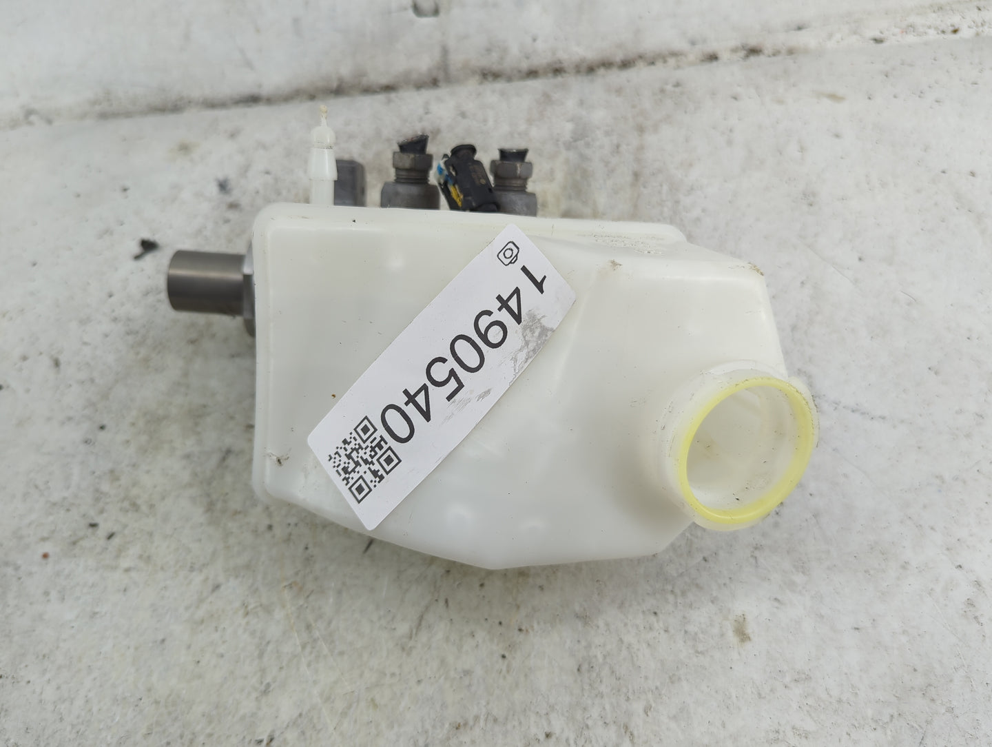 2021-2021 Chevrolet Camaro Brake Master Cylinder 1490540 - Oemusedautoparts1.com