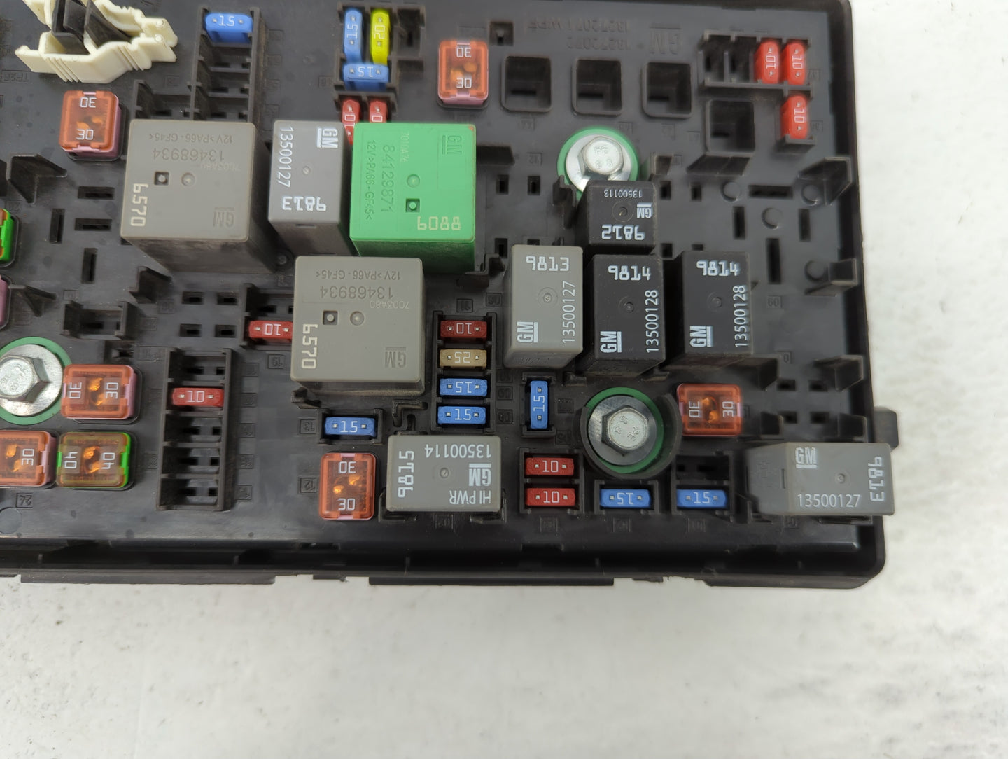 2020-2022 Chevrolet Colorado Fusebox Fuse Box Panel Relay Module P/N:812461952 Fits Fits 2020 2021 2022 OEM Used Auto Parts 