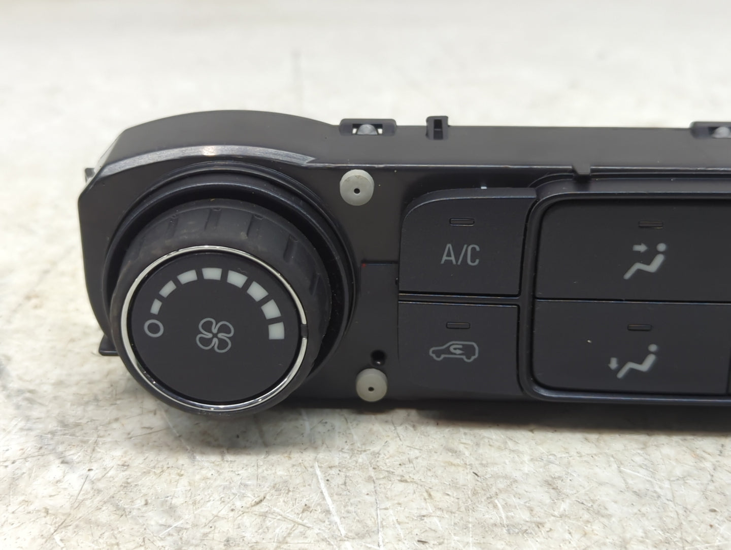 2015-2022 Chevrolet Colorado Climate Control Module Temperature AC/Heater Replacement P/N:84199202 Fits OEM Used Auto Parts 