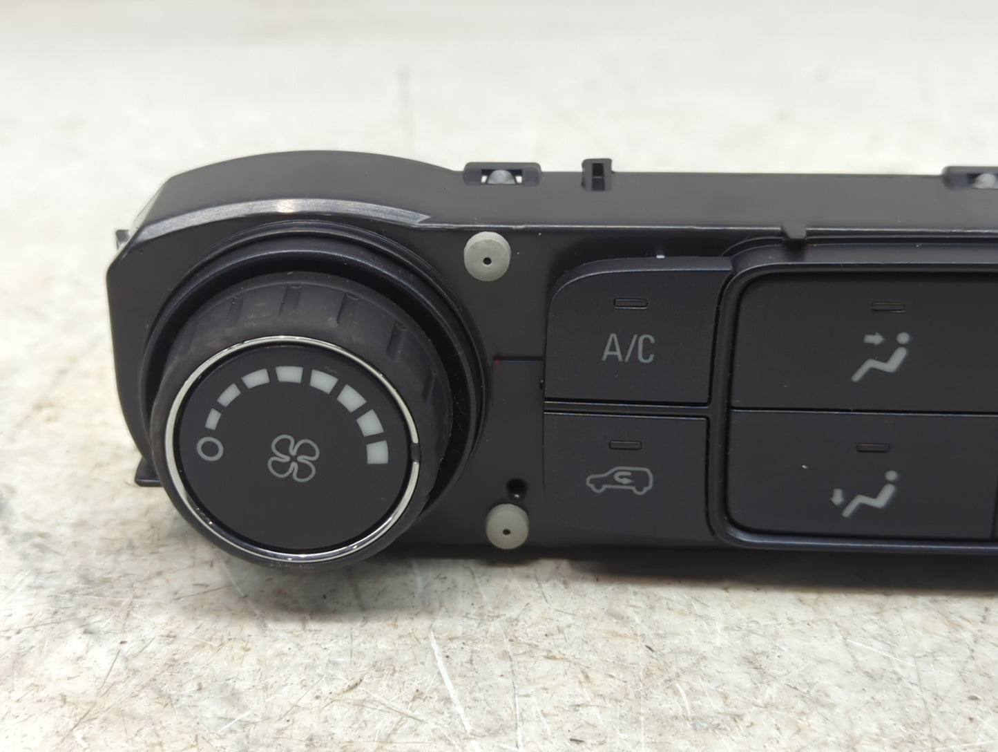 2015-2022 Chevrolet Colorado Climate Control Module Temperature AC/Heater Replacement P/N:84199202 Fits OEM Used Auto Parts 