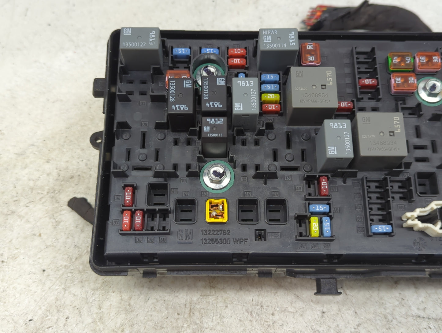 2020-2022 Chevrolet Colorado Fusebox Fuse Box Panel Relay Module P/N:84616960 13222782, 13255300 Fits Fits 2020 2021 2022 OE