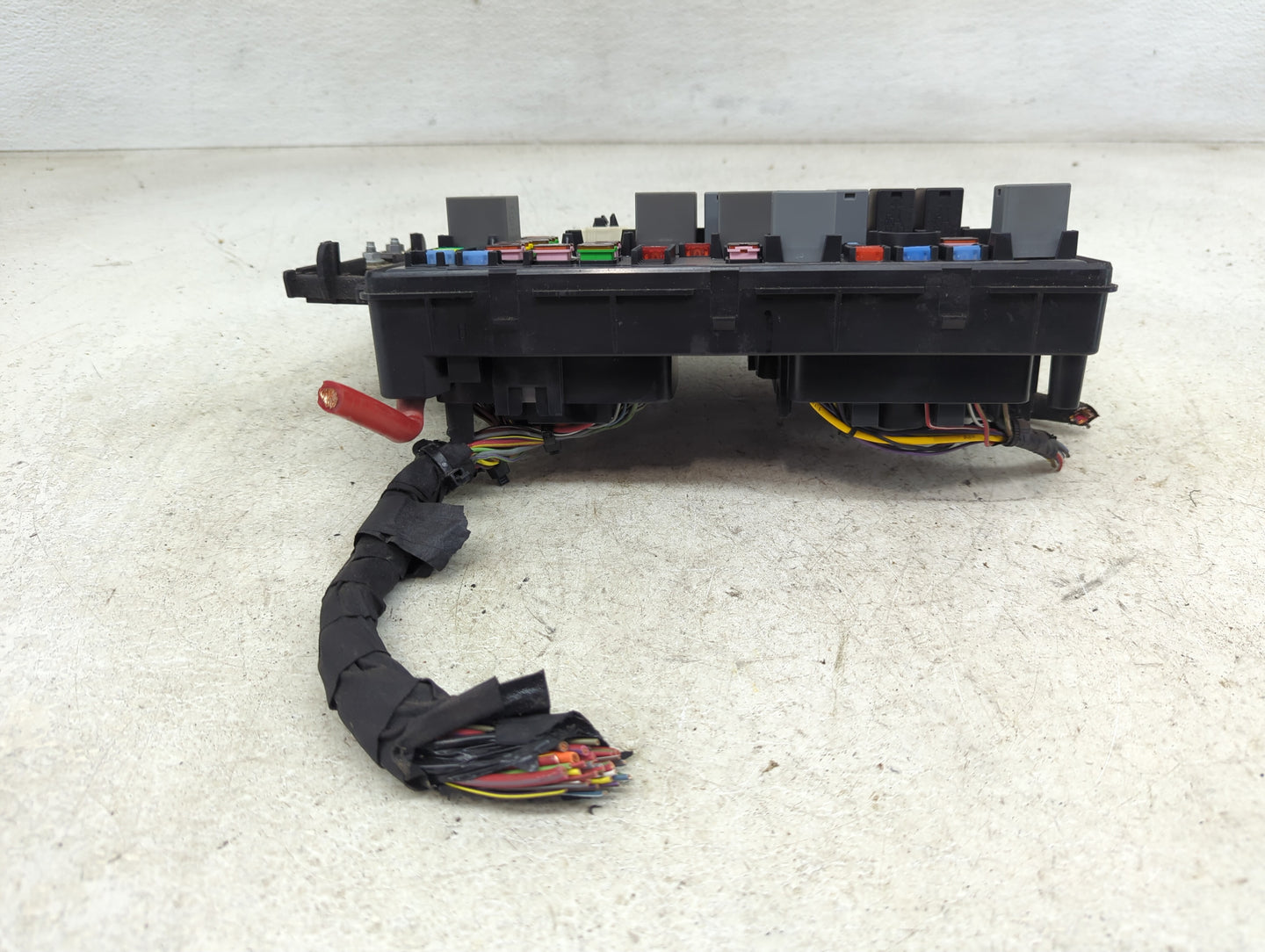 2020-2022 Chevrolet Colorado Fusebox Fuse Box Panel Relay Module P/N:84616960 13222782, 13255300 Fits Fits 2020 2021 2022 OE