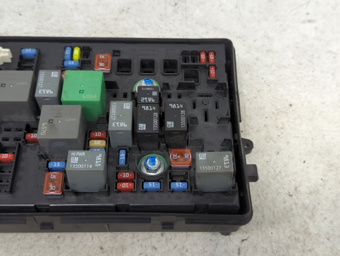 2020-2022 Chevrolet Colorado Fusebox Fuse Box Panel Relay Module P/N:84616961 13500127, 13500128 Fits Fits 2020 2021 2022 OE
