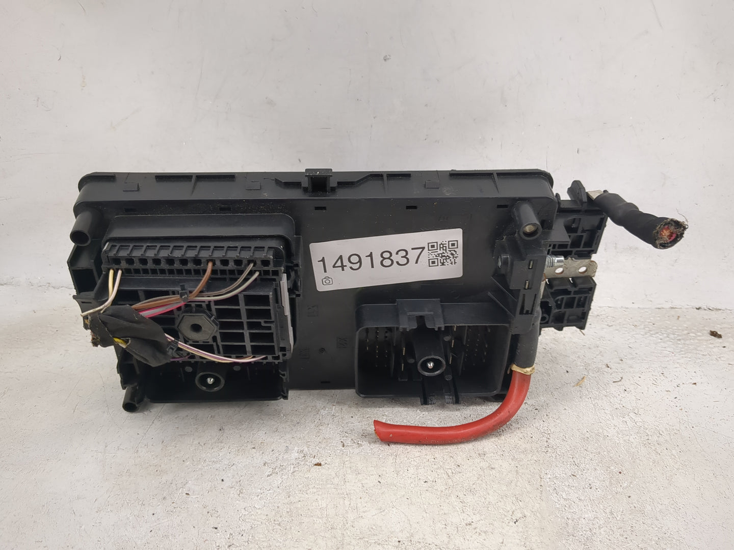 2020-2022 Chevrolet Colorado Fusebox Fuse Box Panel Relay Module P/N:84616960_02 Fits Fits 2020 2021 2022 OEM Used Auto Part