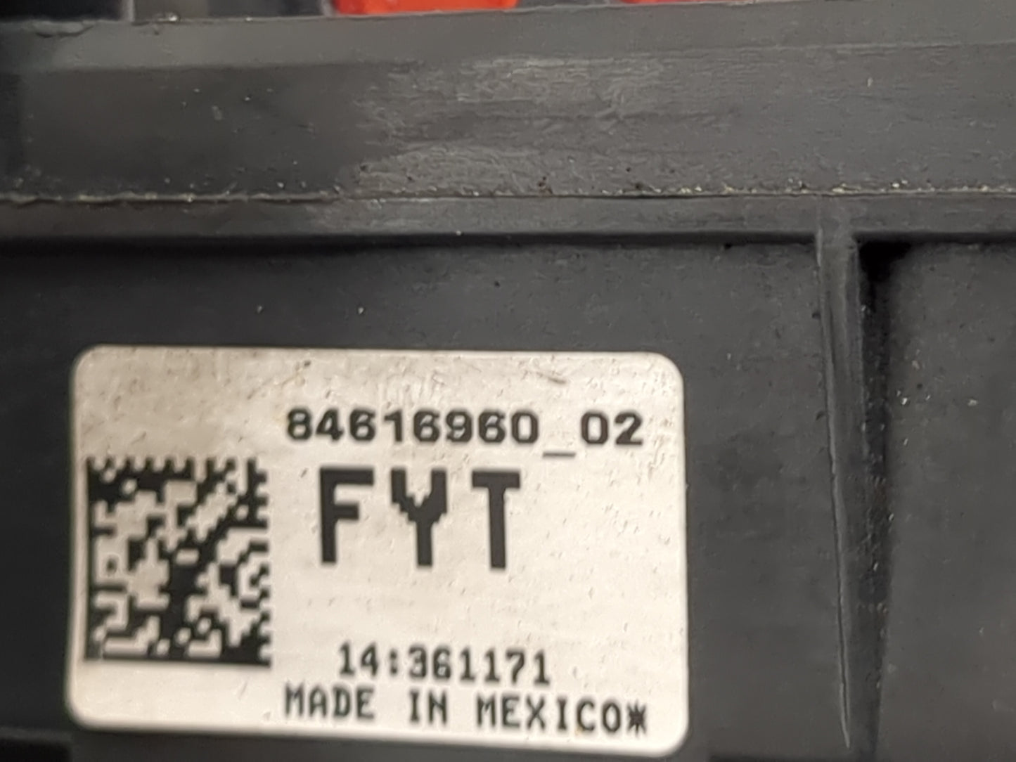 2020-2022 Chevrolet Colorado Fusebox Fuse Box Panel Relay Module P/N:84616960_02 Fits Fits 2020 2021 2022 OEM Used Auto Part