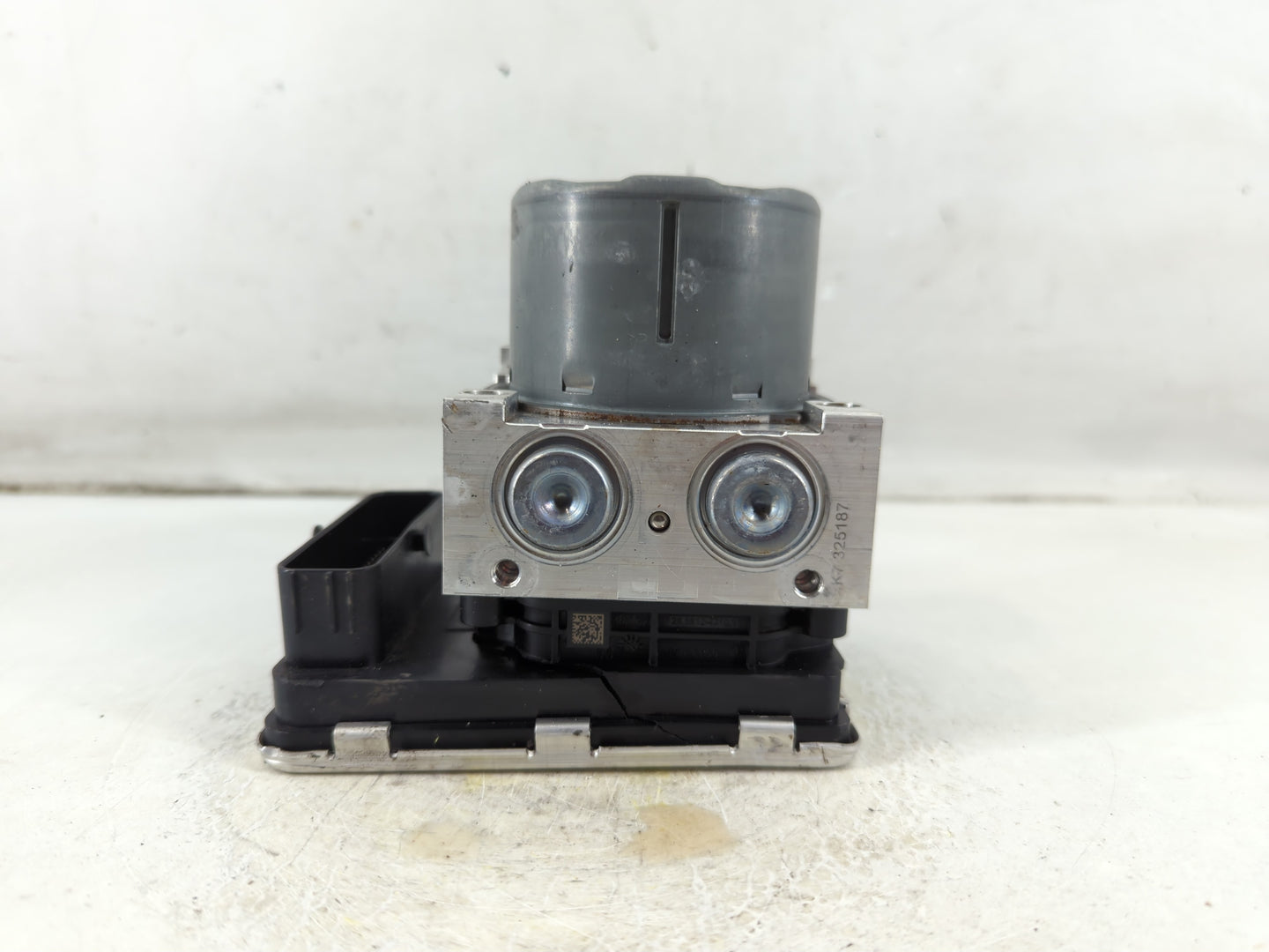 2020-2022 Chevrolet Equinox ABS Pump Control Module Replacement P/N:84875566 Fits Fits 2020 2021 2022 OEM Used Auto Parts - 
