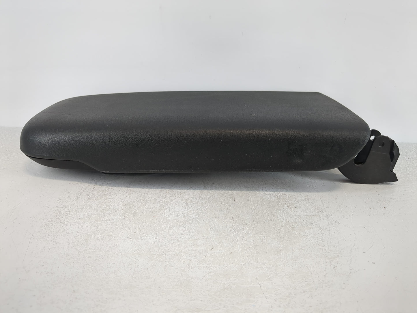 2018-2022 Chevrolet Equinox Center Console Armrest Cover Lid Fits Fits 2018 2019 2020 2021 2022 OEM Used Auto Parts - Oemuse
