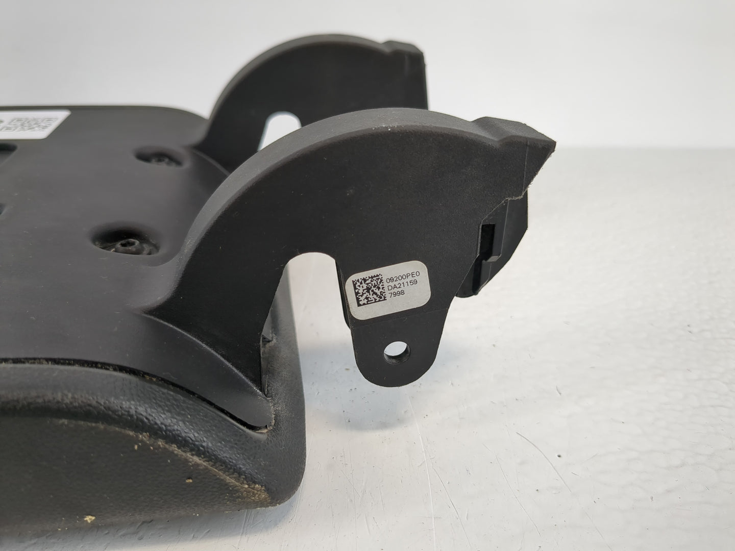 2018-2022 Chevrolet Equinox Center Console Armrest Cover Lid Fits Fits 2018 2019 2020 2021 2022 OEM Used Auto Parts - Oemuse