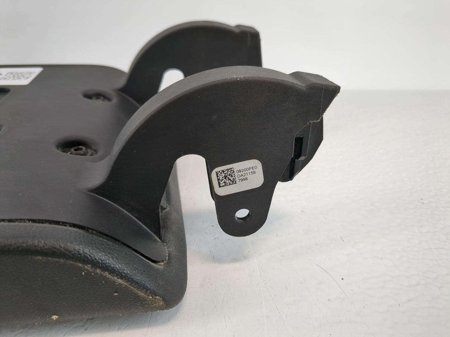 2018-2022 Chevrolet Equinox Center Console Armrest Cover Lid Fits Fits 2018 2019 2020 2021 2022 OEM Used Auto Parts - Oemuse